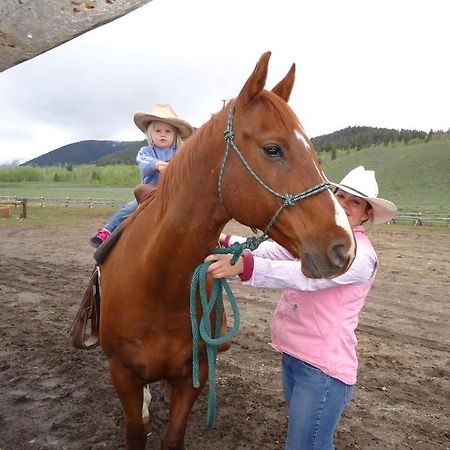 Готель Parade Rest Ranch Вест-Йеллоустоун Екстер'єр фото