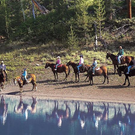 Готель Parade Rest Ranch Вест-Йеллоустоун Екстер'єр фото