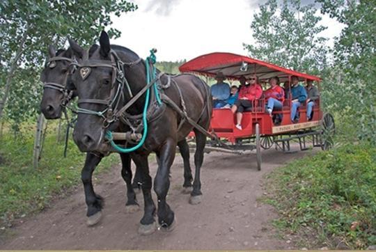 Готель Parade Rest Ranch Вест-Йеллоустоун Екстер'єр фото