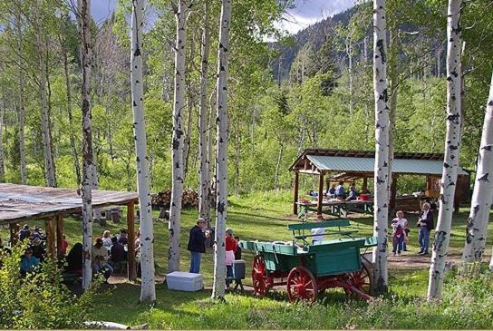 Готель Parade Rest Ranch Вест-Йеллоустоун Екстер'єр фото