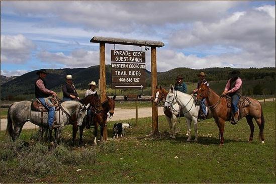 Готель Parade Rest Ranch Вест-Йеллоустоун Екстер'єр фото