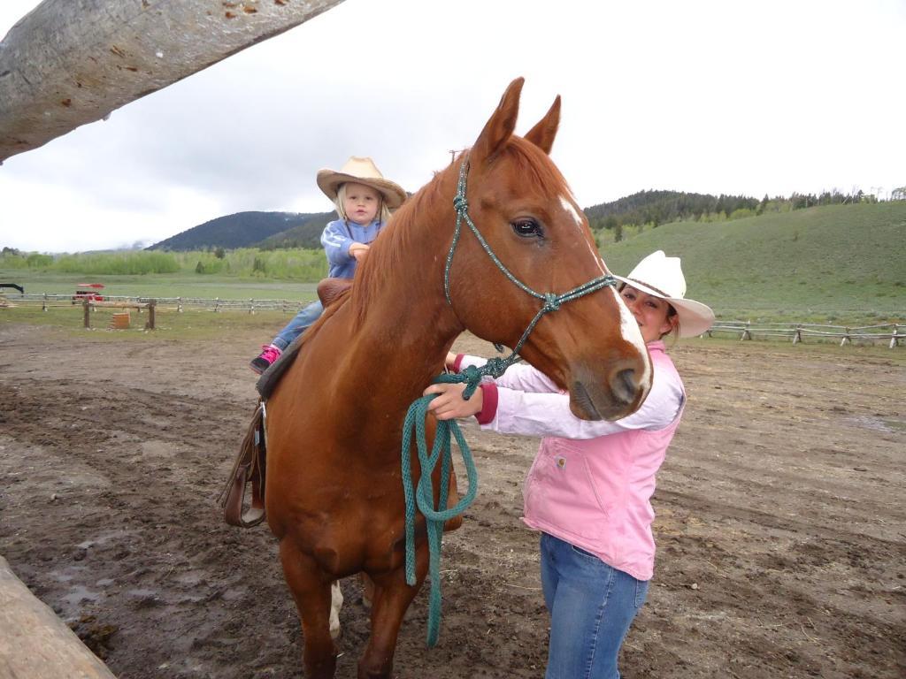 Готель Parade Rest Ranch Вест-Йеллоустоун Екстер'єр фото