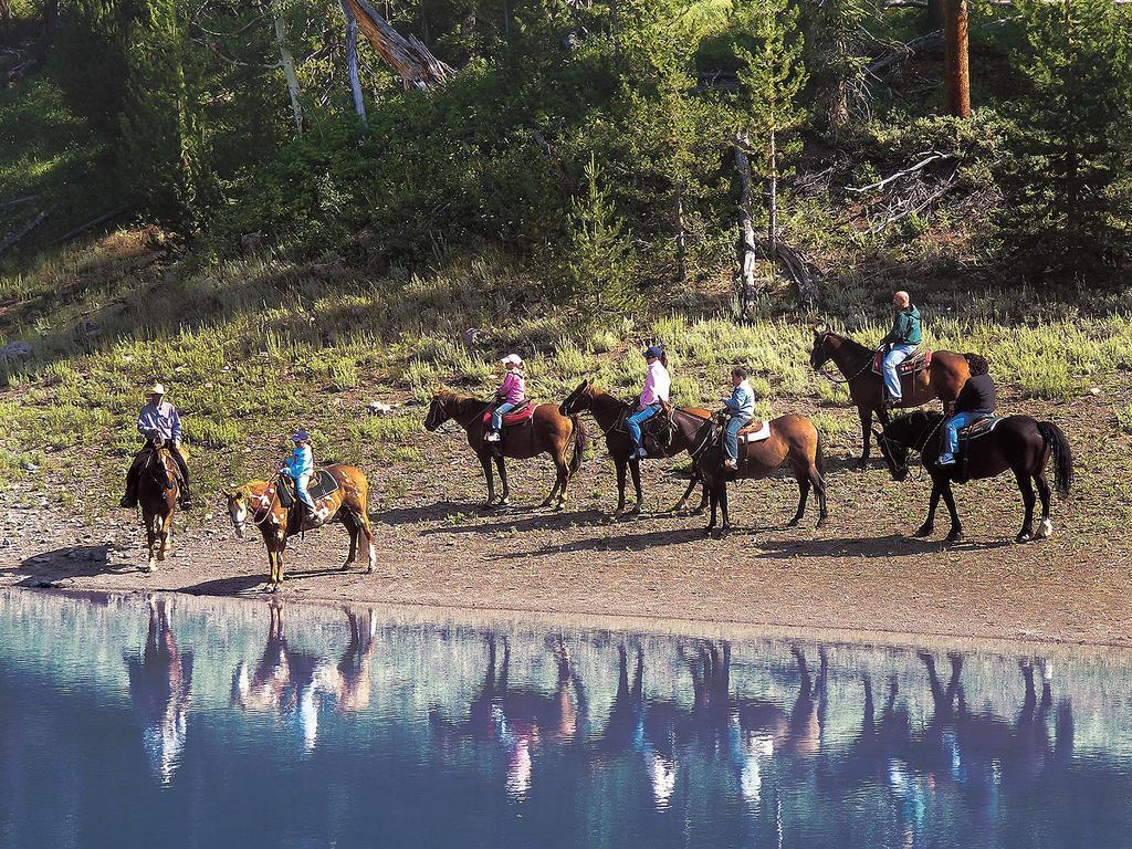 Готель Parade Rest Ranch Вест-Йеллоустоун Екстер'єр фото